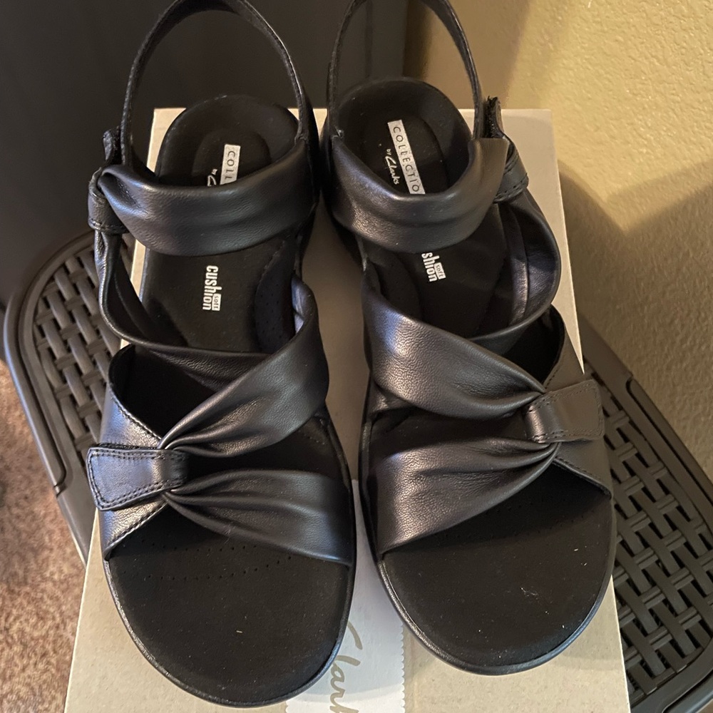 New Clarks black leather sandals. 8M.